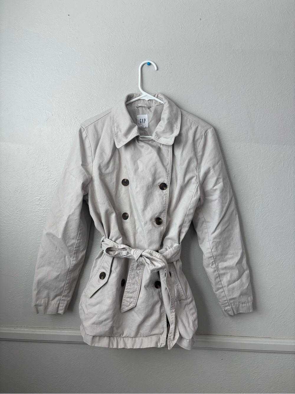 GAP Women's Double-Breasted Trench Coat in Light Tan